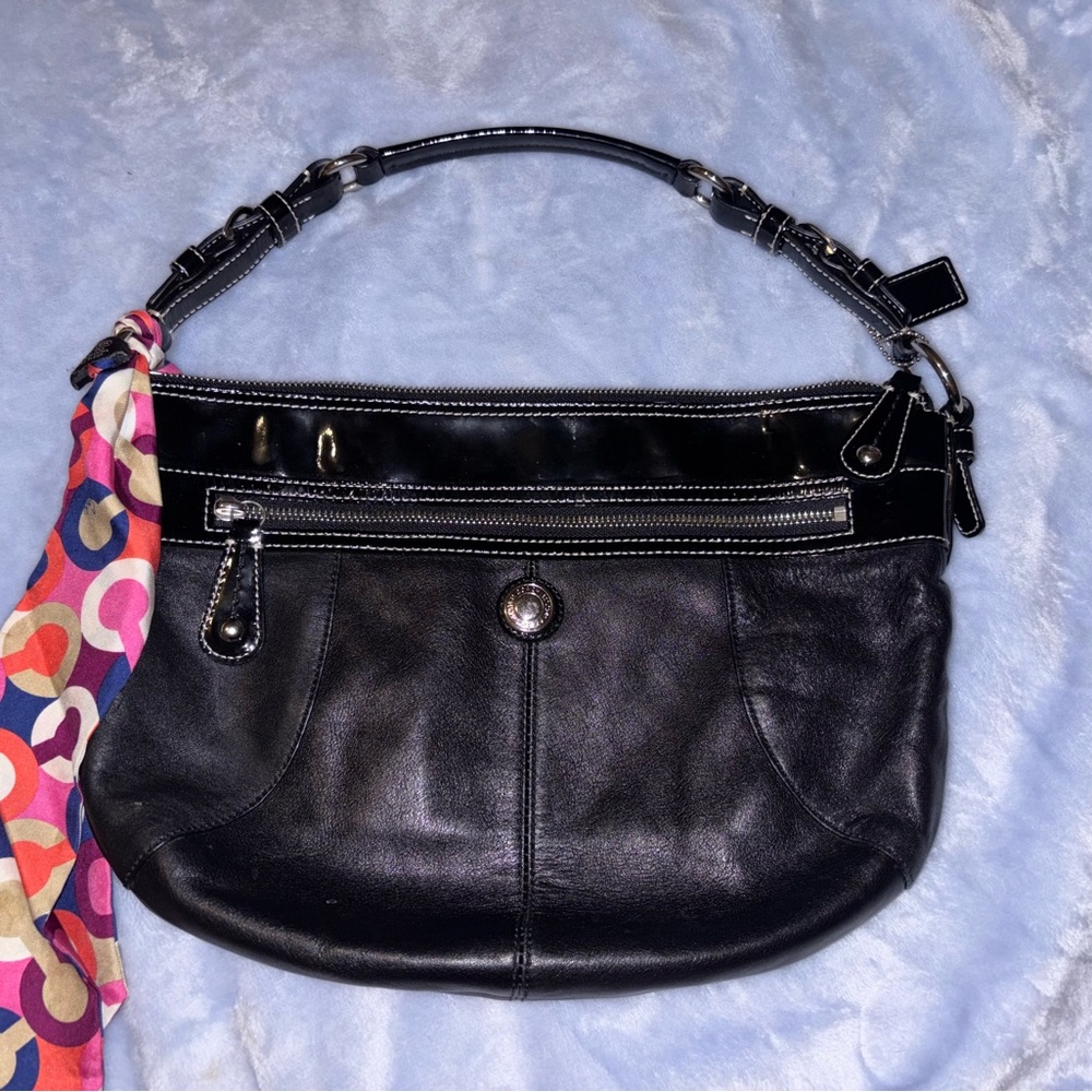COACH Laura Black Leather Hobo purse with Patent Leather trim C1026- F14886